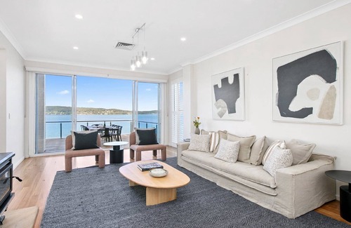 Point Clare House | Stay 7, pay 5 these school holidays->pool