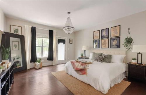 Edgewood House | Stay A'Wylie