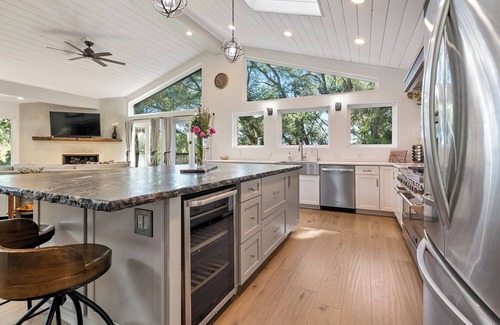 Paso Robles House | Stay at a Tree House Vineyard Property in the Heart of Westside Wine Country