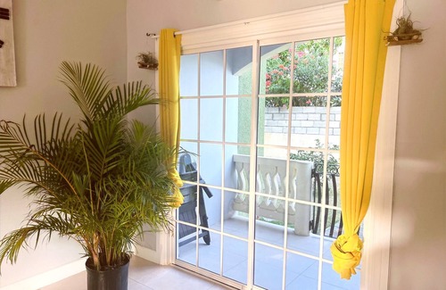 Windsor Apartment | Stay At Kay's - 5 mins from Flamingo beach and Father Bulls&Chill Out restaurant