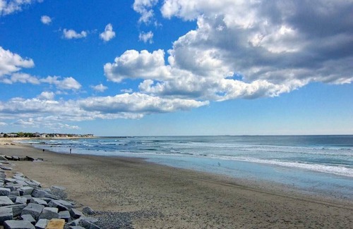 Hampton Apartment | Stay at North Beach Motel! Across the street from North Beach!