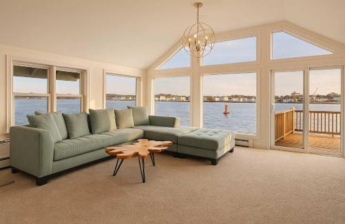 Gloucester House | Stay at Rocky Neck
