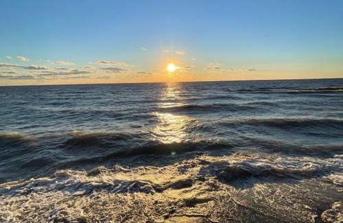 Leamington House | Stay at The Driftwood Lakehouse: Experience Comfort
