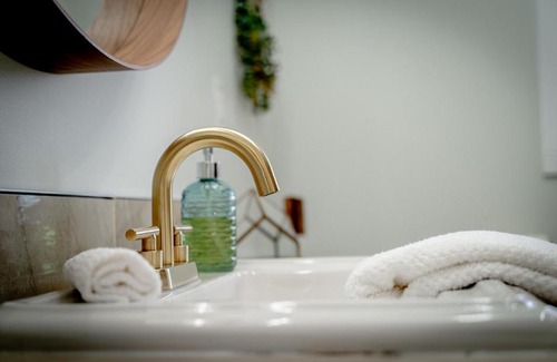 Leamington House | Stay at The Driftwood Lakehouse: Experience Comfort