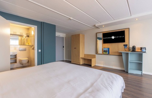 Oud-Loosdrecht Hotel | Stay by the Water with Direct Lake Access, Cycling Trails and On-Site Dining