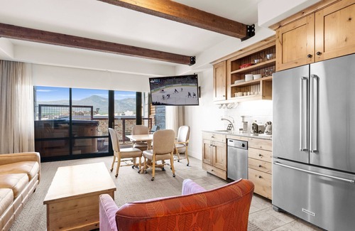 Kimball Junction Condo | Stay Cozy in Park City | Private Hot Tub, Fireplace + Olympic Park Access