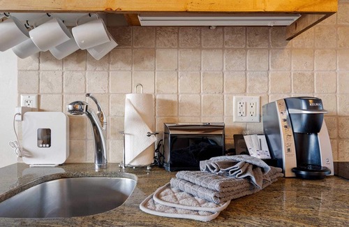 Kimball Junction Condo | Stay Cozy in Park City | Private Hot Tub, Fireplace + Olympic Park Access