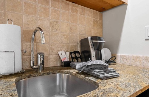 Kimball Junction Condo | Stay Cozy in Park City | Private Hot Tub, Fireplace + Olympic Park Access