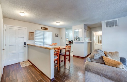 South Tulsa Condo | Stay in a classically designed apt near ORU, exercise trails, and restaurants!