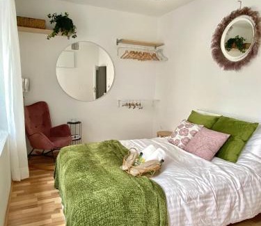 Links der Wertach-Nord Apartment | Stay in AUX, feel at home ! 2 room apartment central incl all you need for 4 person, 24H check in