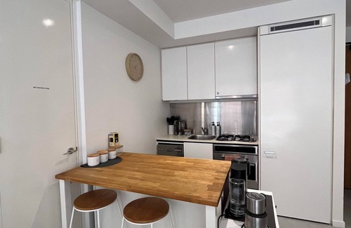 St Kilda Apartment | Stay in Melbourne's favourite beachside playground with Free Secure Parking