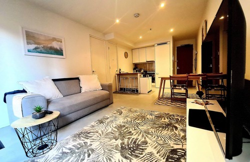St Kilda Apartment | Stay in Melbourne's favourite beachside playground with Free Secure Parking