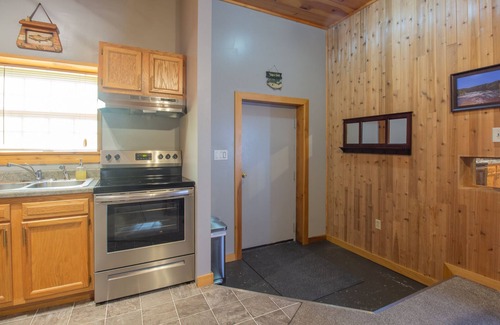Ohiopyle Apartment | Stay In Ohiopyle, Closest to the GAP trail, Hot Tub