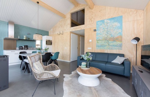 Akkrum House | Stay in our energy-neutral Eneva 6 bungalow with private jetty.