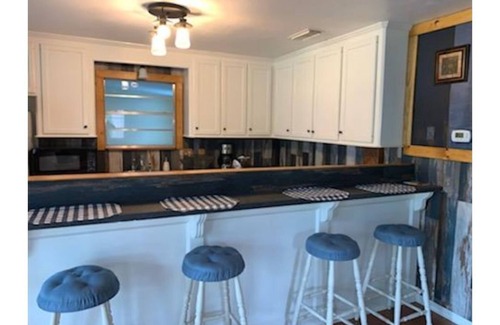 Crockett Apartment | Stay 'n' PlaynUpstairs 2 Bedroom Apartment 1/4 mile from Houston County Lake
