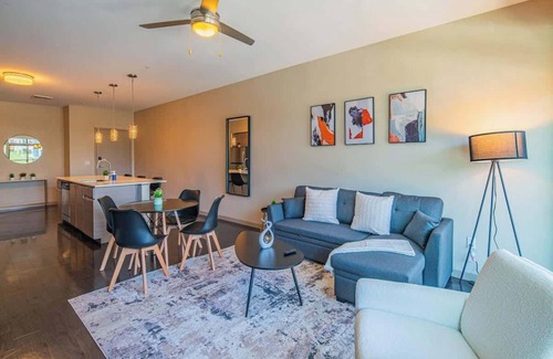 Evans Churchill Apartment | Stay Near DT PHX| Balcony,W/D,Pool,Gym,Parking