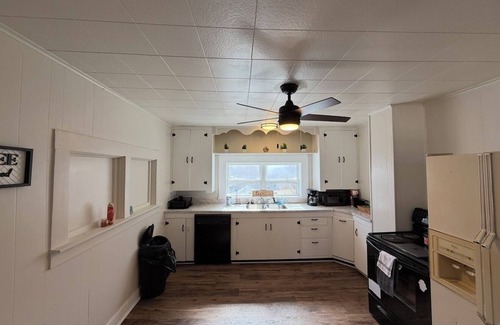 Eminence House | Stay On Main Street