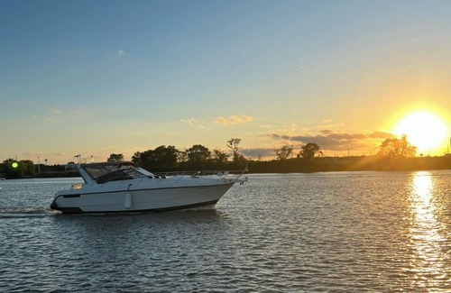 Will County Boat Rental | Stay on Pure Pleasure.
