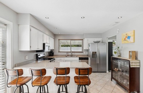 Tempe House | Stay on Sesame |3bdrm | Bright, Spacious, Fun
