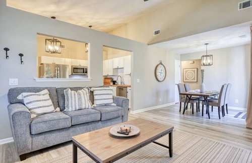 Savannah House | Stay + Play Savannah - Game Room Getaway + Yard