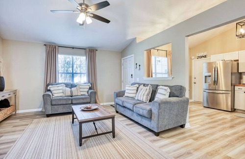Savannah House | Stay + Play Savannah - Game Room Getaway + Yard