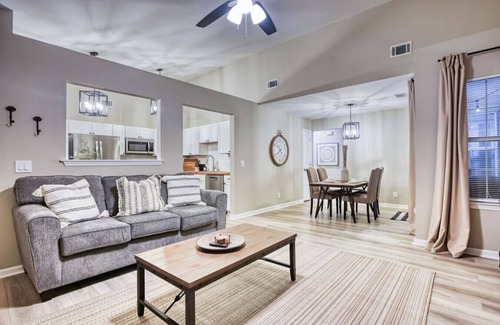 Savannah House | Stay + Play Savannah - Game Room Getaway + Yard