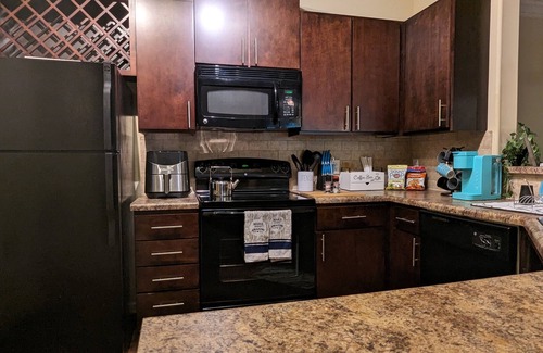 Executive Park Apartment | Stay & Play - Sleeps 7nClose to Everywhere you want to benInstant Booking Readyn