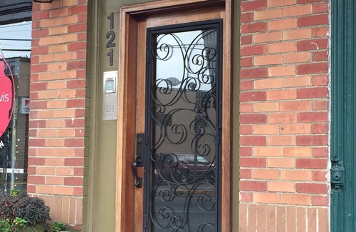 Carlton Apartment | Stay & Play Winery Loft #3 in Historic Downtown Carlton