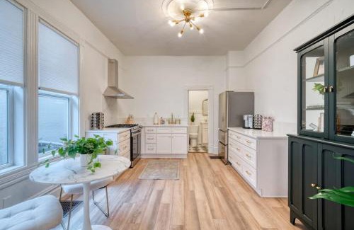 Buckman Neighborhood Apartment | Stay Portland - Historic Queen Anne Vernacular - 95 WalkScore