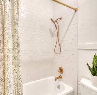 Buckman Neighborhood Apartment | Stay Portland - Historic Queen Anne Vernacular - 95 WalkScore