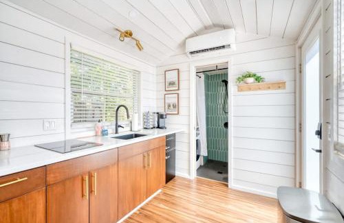 Overlook Apartment | Stay Portland - Mississippi Micro-Luxe - Mid-Century Style