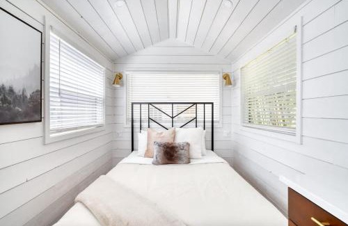 Overlook Apartment | Stay Portland - Mississippi Micro-Luxe - Mid-Century Style