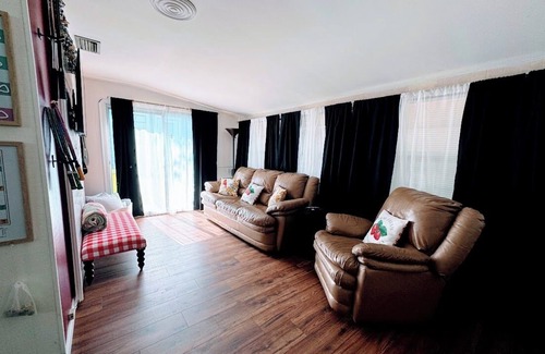 Vacation Village Villa | Stay @ The Enchanted Escape~Pool, Pickleball, Lake close to Disney!
