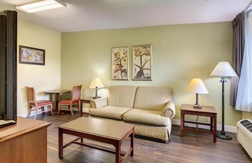 Orlando Hotel | Stayable Orlando at Florida Mall