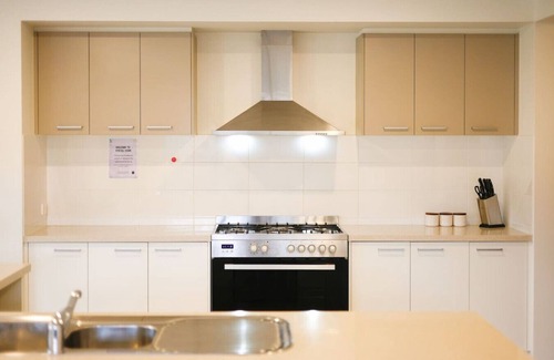 Point Cook House | StayAU 4BR Tranquil Family Escape House Point Cook