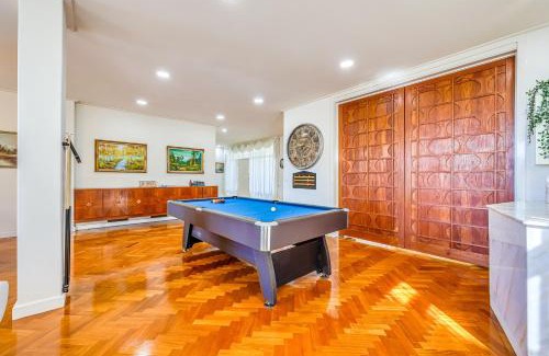 McKinnon House | StayAU Spacious 6BR McKinnon Pool Home