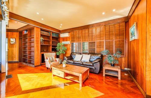 McKinnon House | StayAU Spacious 6BR McKinnon Pool Home