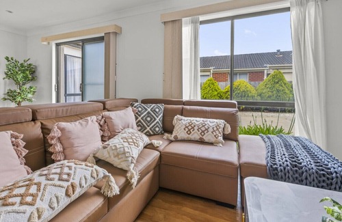 Berwick House | StayAU Stunning 4BRHouse Berwick