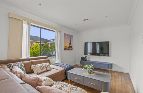 Berwick House | StayAU Stunning 4BRHouse Berwick