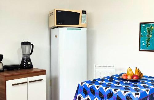 Rio Vermelho Norte House | StayBr Floripa - Studio Cravo e Canela - Aconchego e privacidade, ideal para casais, com cozinha completa, ar-condicionado, Wi-Fi, vaga de garagem, excelente custo benefício, lugar tranquilo entre as praias dos Ingleses e Moçambique