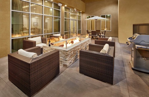 Anaheim Resort Apartment | Staybridge King Studio. Free Breakfast + Outdoor Pool | 20 Minute Walk to Downtown Disney