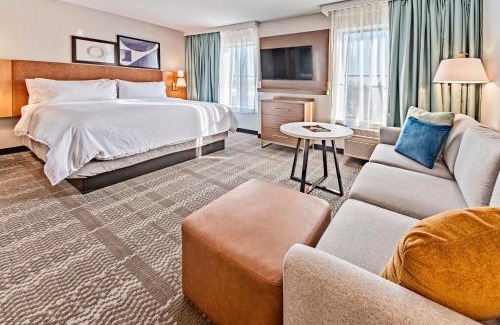 Cedar Rapids Hotel | Staybridge Suites - Cedar Rapids North by IHG
