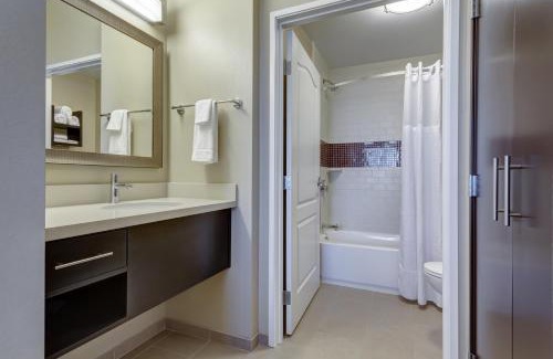 Maryland Heights Hotel | Staybridge Suites St Louis - Westport by IHG