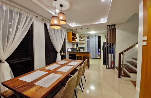 Silang Junction South Villa | Staycation at Sandari BatulaonMountain side Living