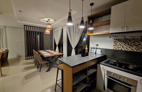 Silang Junction South Villa | Staycation at Sandari BatulaonMountain side Living