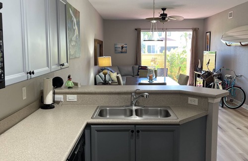 Boynton Beach Condo | Staycation Summer Spot, 2 Bedroom 2 Bath Renovated. WIFI+ Pool Close to Ocean