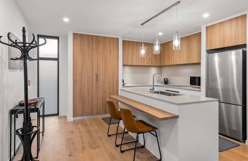 Brunswick House | StayCentral - Brunswick Central Townhouse - Union St, Brunswick - 3 Bedrooms, 4 Beds, 2 Bathrooms, 1 secure undercover parking spot.