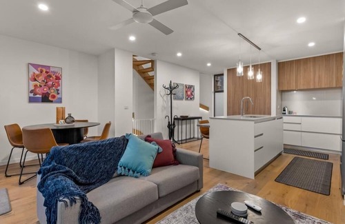 Brunswick House | StayCentral - Brunswick Central Townhouse - Union St, Brunswick - 3 Bedrooms, 4 Beds, 2 Bathrooms, 1 secure undercover parking spot.