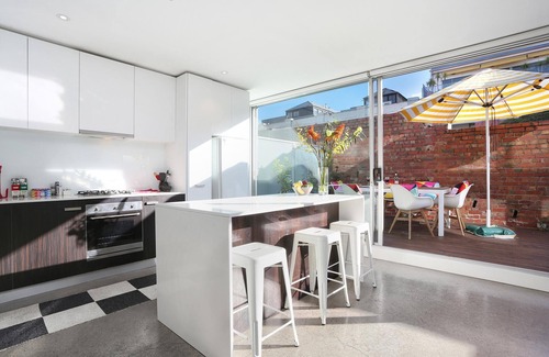 Collingwood Apartment | StayCentral - Collingwood Penthouse on Oxford - Oxford St, Collingwood - 2 Bedrooms, 2 Beds, 1 Bathrooms, 1 secure undercover parking spot.