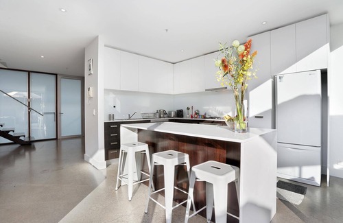Collingwood Apartment | StayCentral - Collingwood Penthouse on Oxford - Oxford St, Collingwood - 2 Bedrooms, 2 Beds, 1 Bathrooms, 1 secure undercover parking spot.